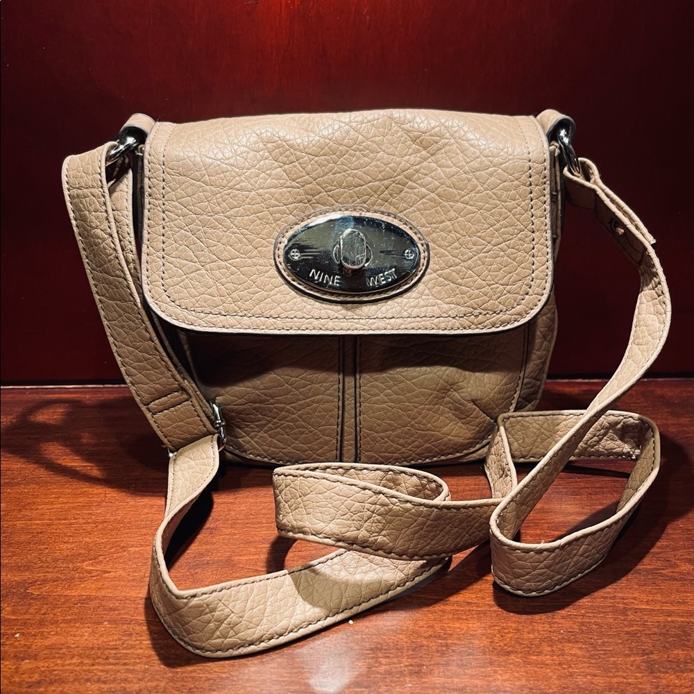 Nine West tan bag with adjustable shoulder strap